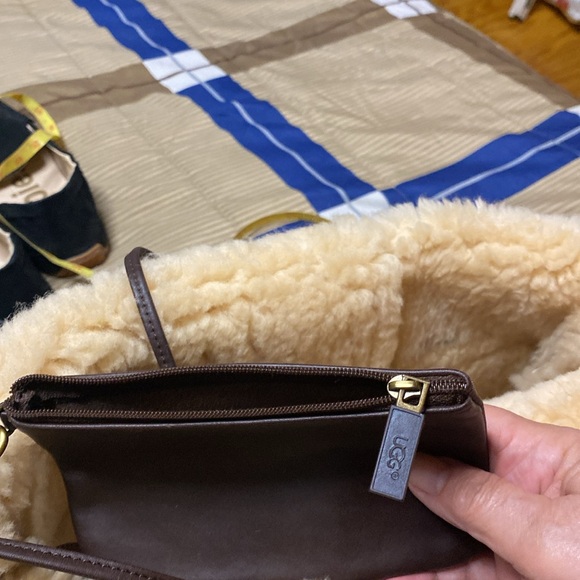 UGG Beautiful brand new tote bag with 2 handles - Picture 7 of 7